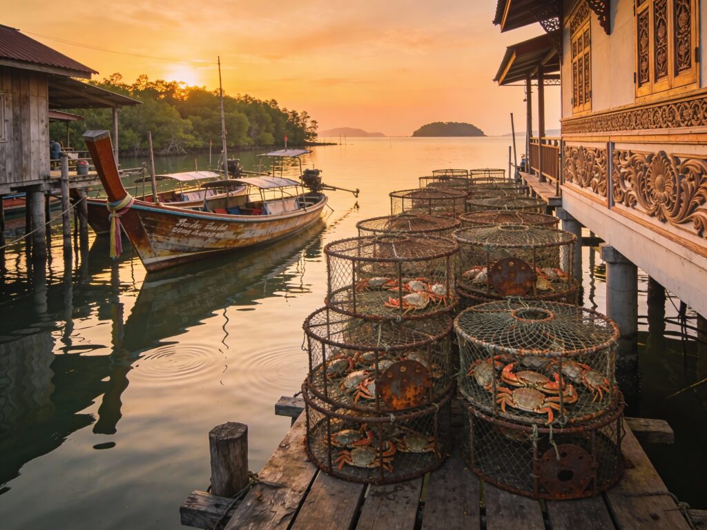 Rayong’s Golden Hour: Sunset Crab Traps & Amphibious Architecture in Ban Phe’s Floating Villages