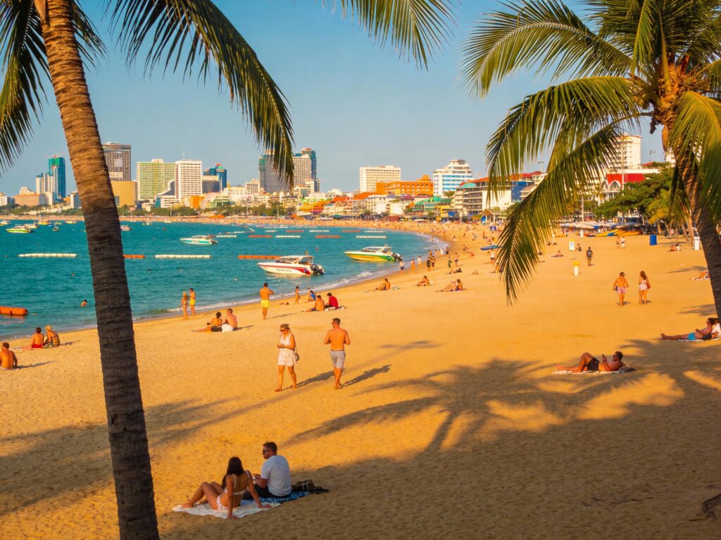 “Pattaya’s January Sparkle: Luxury Yacht Parties & Fireworks Displays”